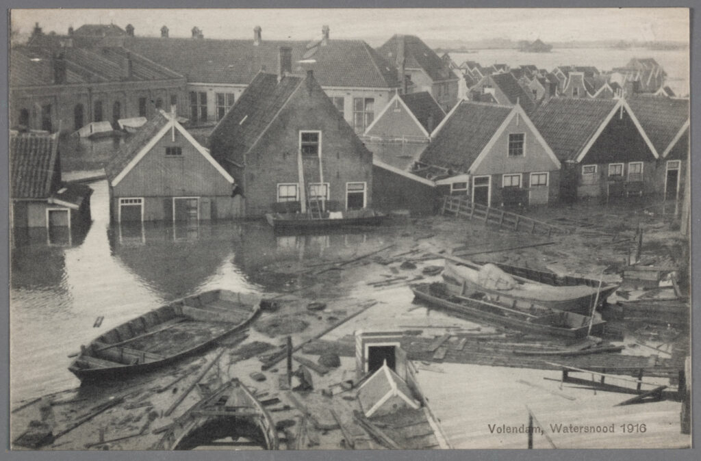 Фотография 1916 года, наводнение в Волендаме